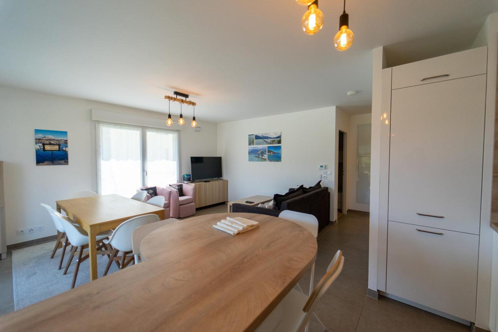 La Douce Folie - Apartment For 4 To 5 People In Севрие Экстерьер фото